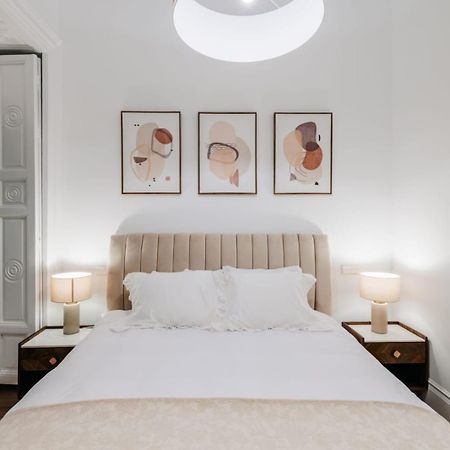 Stunning Apartment Near Gran Via Metro Madrid Eksteriør billede