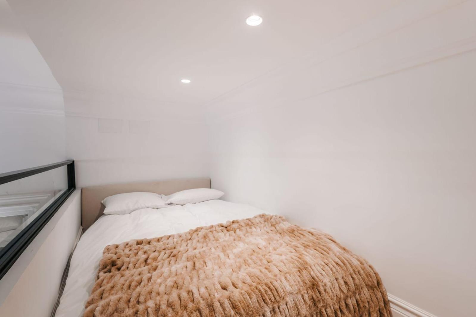 Stunning Apartment Near Gran Via Metro Madrid Eksteriør billede