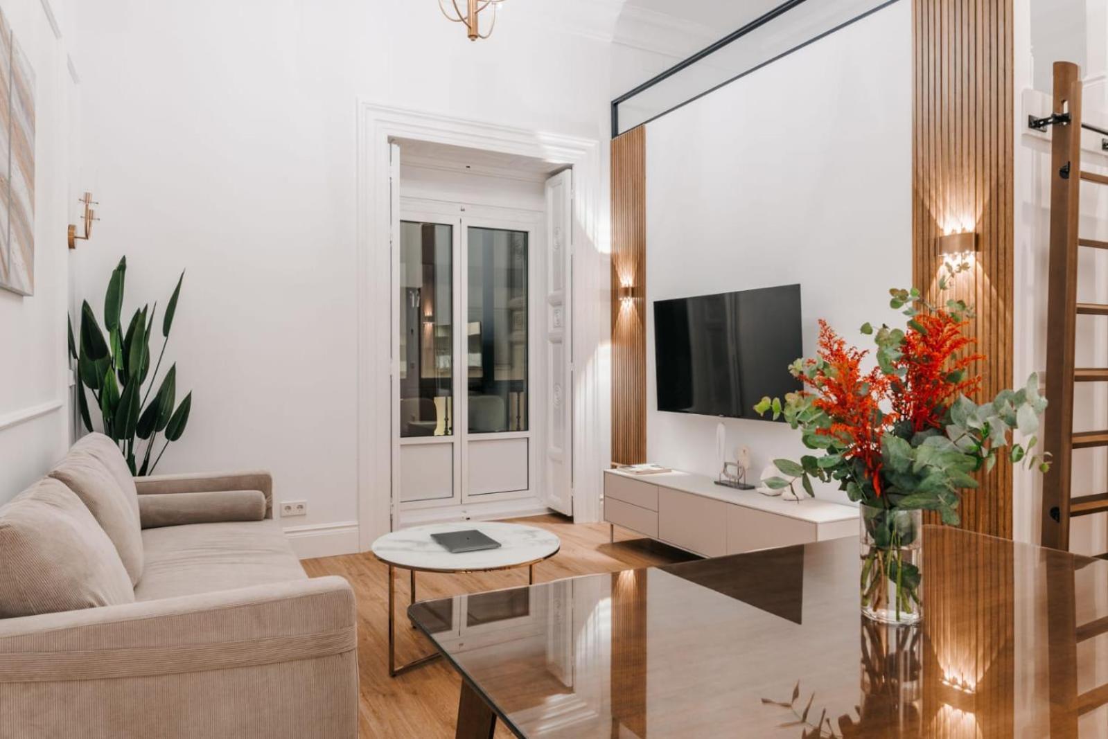 Stunning Apartment Near Gran Via Metro Madrid Eksteriør billede