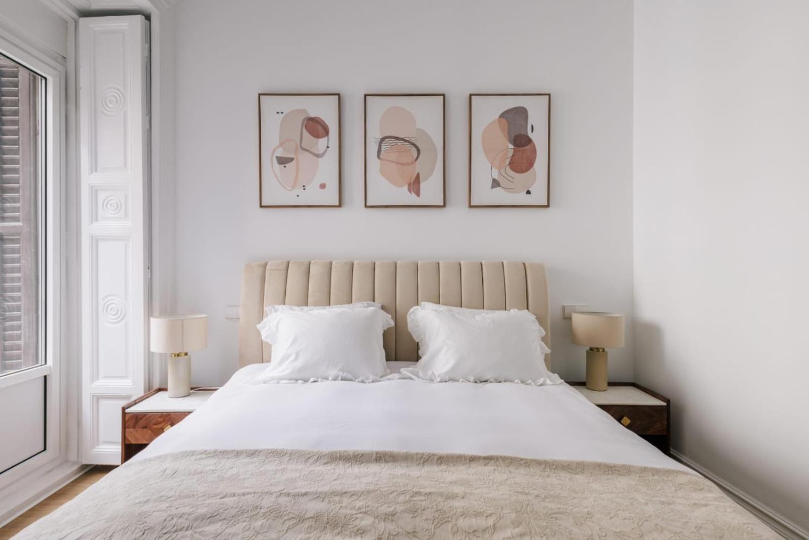 Stunning Apartment Near Gran Via Metro Madrid Eksteriør billede
