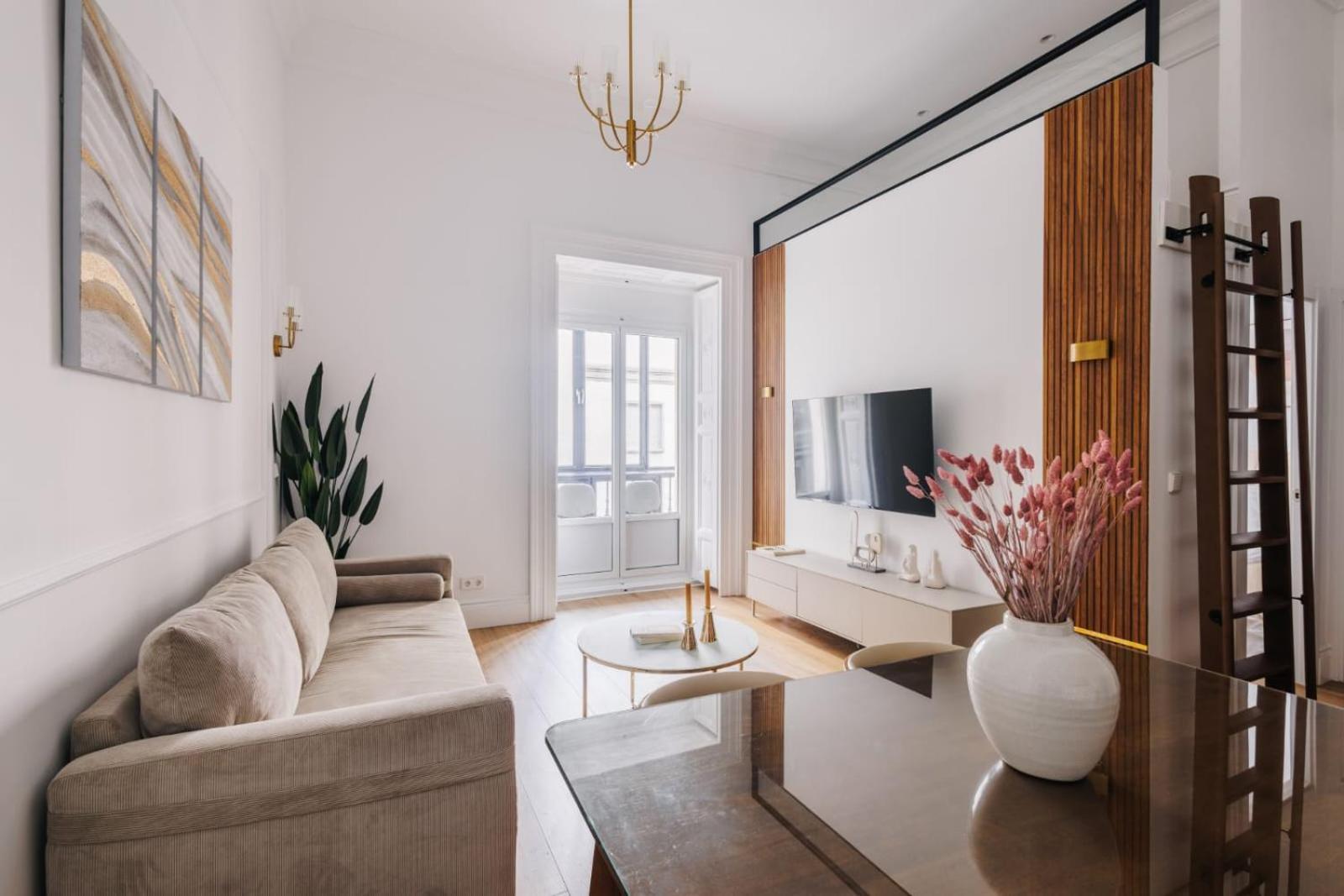 Stunning Apartment Near Gran Via Metro Madrid Eksteriør billede