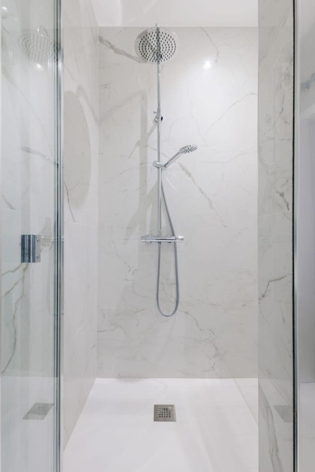 Stunning Apartment Near Gran Via Metro Madrid Eksteriør billede
