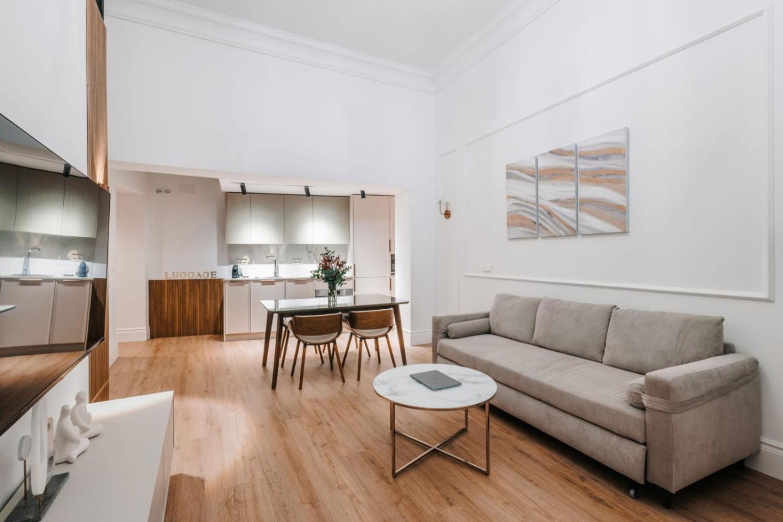 Stunning Apartment Near Gran Via Metro Madrid Eksteriør billede
