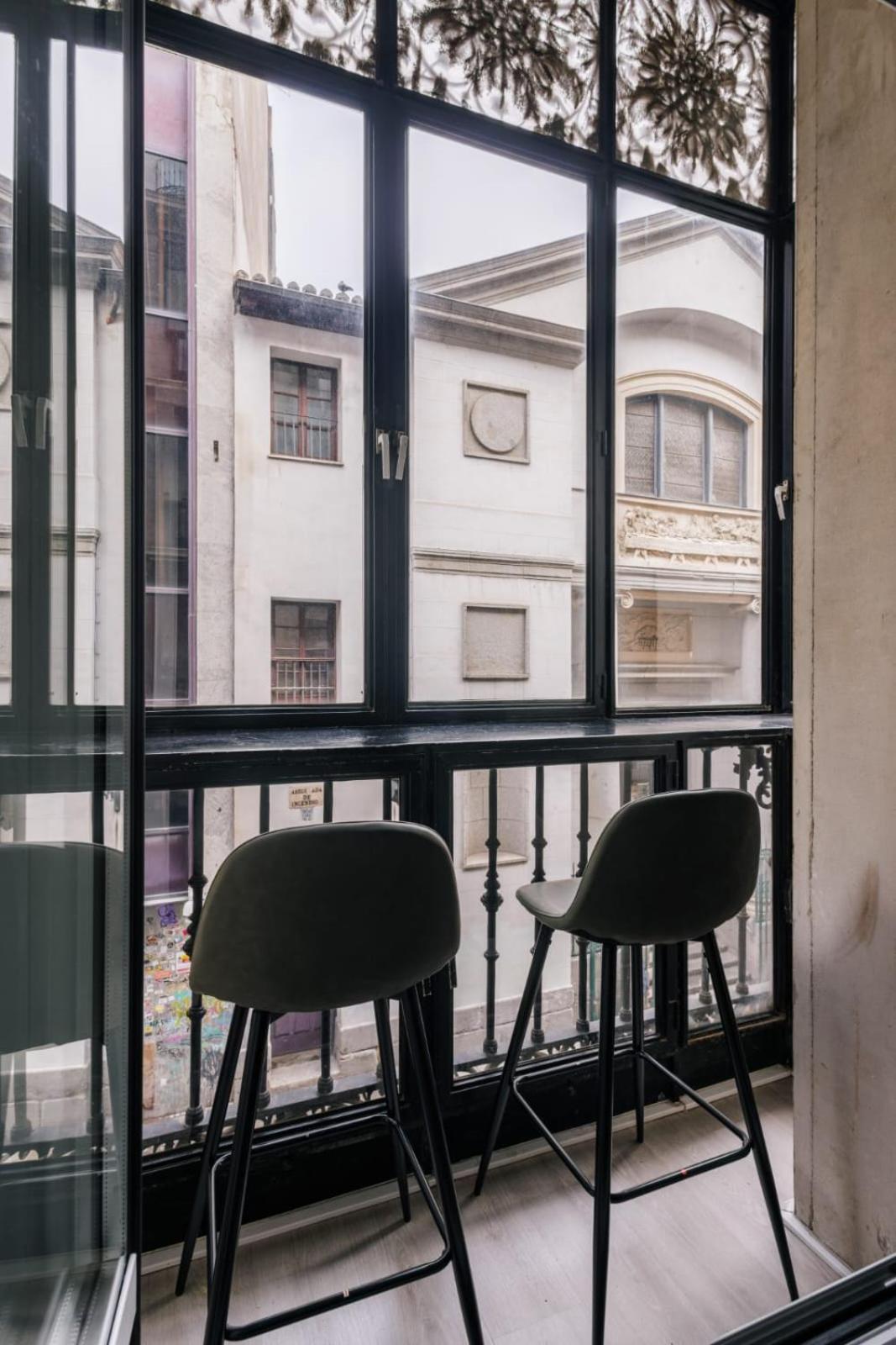 Stunning Apartment Near Gran Via Metro Madrid Eksteriør billede