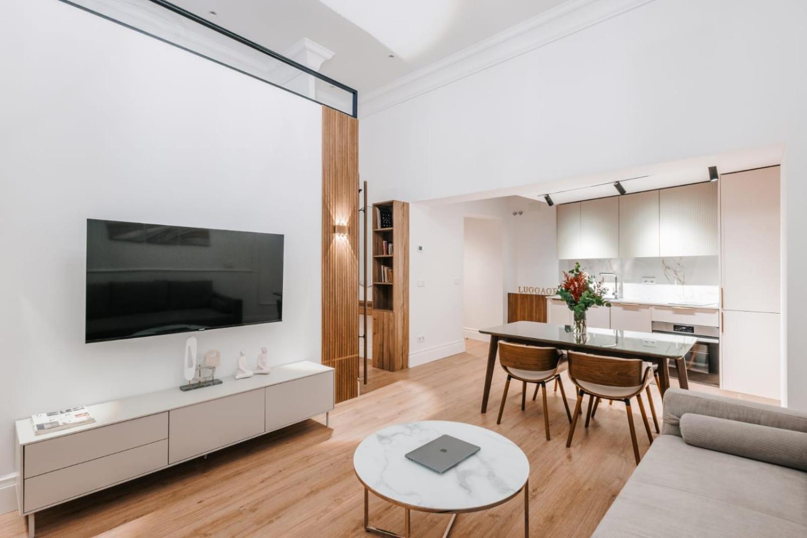 Stunning Apartment Near Gran Via Metro Madrid Eksteriør billede