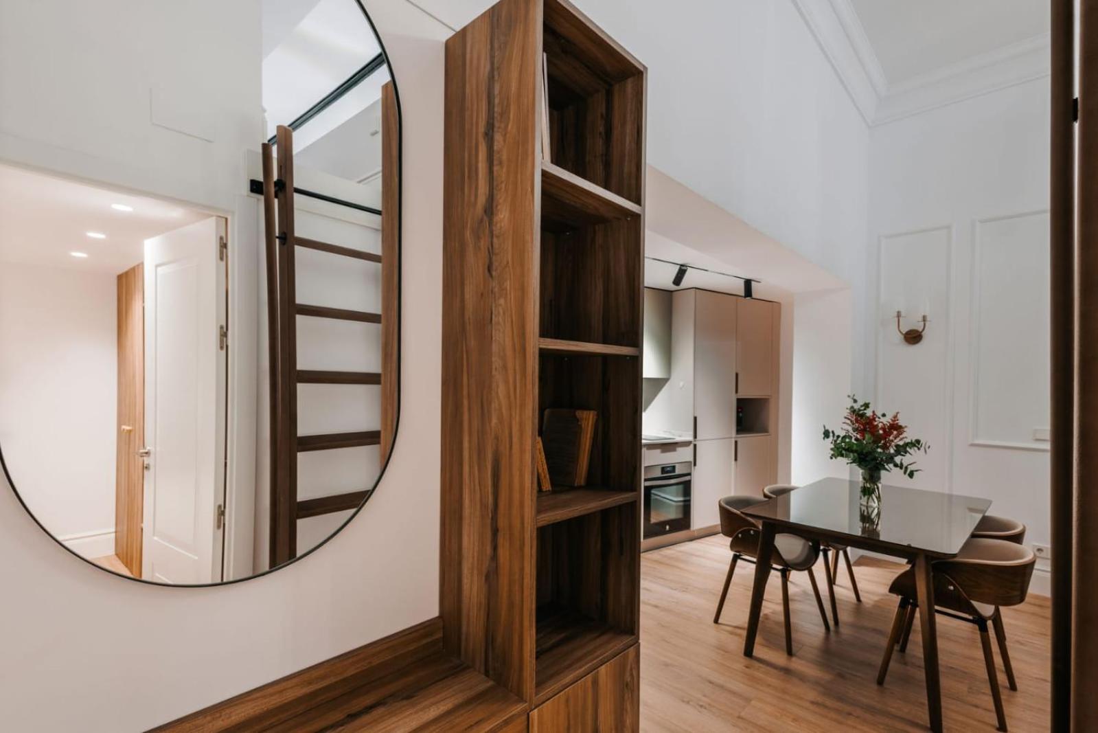 Stunning Apartment Near Gran Via Metro Madrid Eksteriør billede