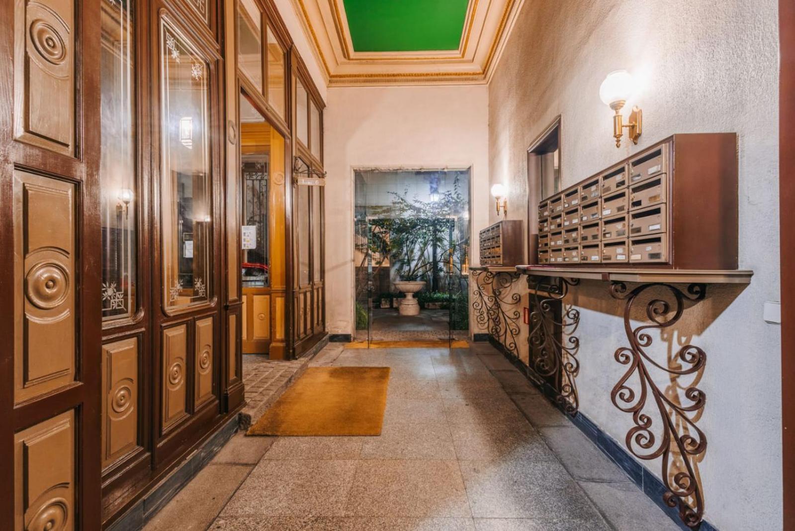 Stunning Apartment Near Gran Via Metro Madrid Eksteriør billede