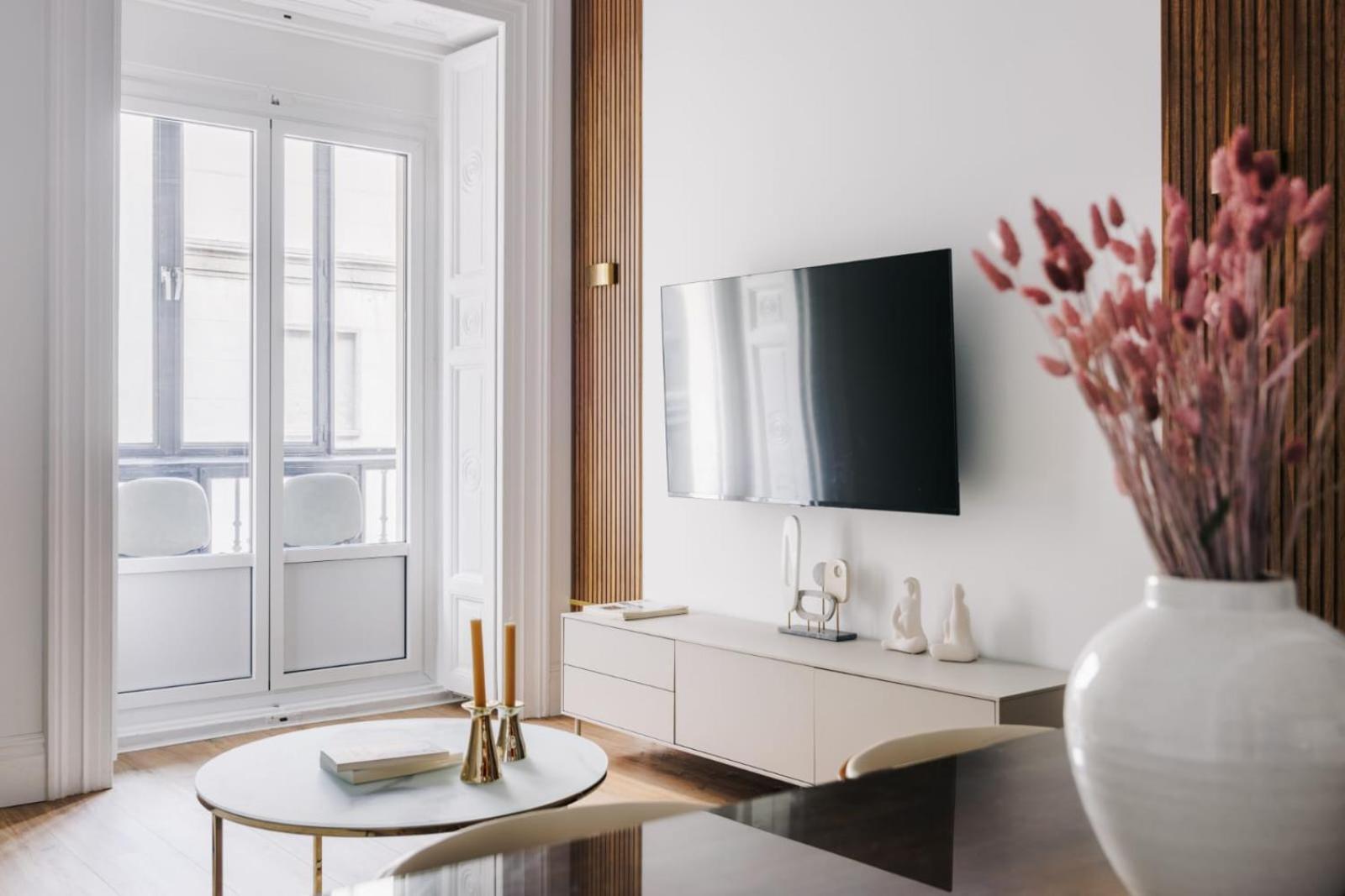 Stunning Apartment Near Gran Via Metro Madrid Eksteriør billede